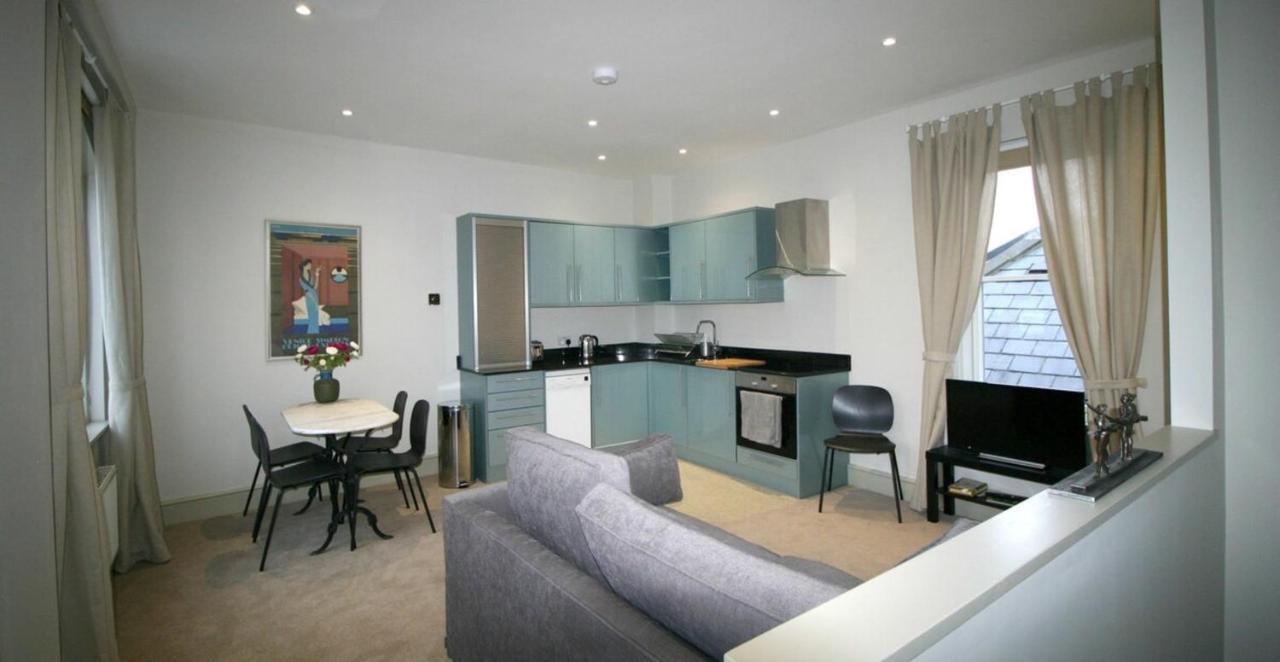 Stylish Light-Filled 1 Bedroom Flat In Hammersmith 런던 외부 사진